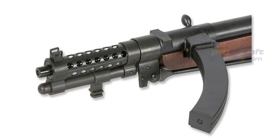 Type 100 (1940) konepistooli - Tummaksi petsattu puutukki S&T Type 100 airsoft-versiossa