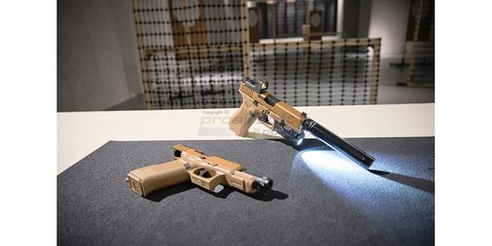Umarex Glock 19X MOS Gen5 CO₂ Air Pistol 4.5 mm, Coyote – Optics Ready with Threaded Barrel - Glock 19X MOS Gen5 with silencer and light