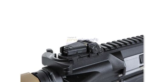 Specna Arms SA-F13 FLEX Gate X-ASR Gen2, hiekka - Lähikuva takatähtäimestä ala-asennossa