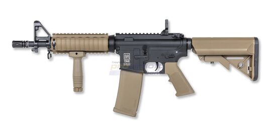 Specna Arms SA-F13 FLEX Gate X-ASR Gen2, hiekka - Specna Arms SA-F13 FLEX airsoft-karbiini hiekansävyisenä, vasen sivu