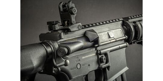 Evolution Recon Mk18 Mod 0 Carbontech sähköase, musta - Lähikuva kevyestä Carbontech-teknopolymeerirungosta.