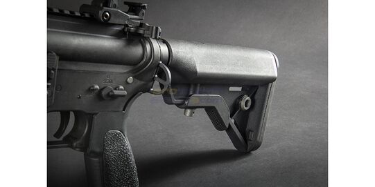 Evolution Recon Mk18 Mod 0 Carbontech sähköase, musta - Lähikuva kevyestä Carbontech-teknopolymeerirungosta ja säädettävästä tukista