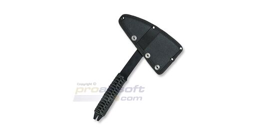 Mil-Tec Tomahawk kirves paracord narulla - Mil-Tec Tomahawk retkikirves ulkokäytössä vyöhön kiinnitettynä.
