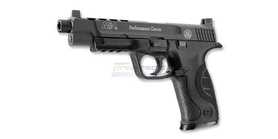 Umarex Smith & Wesson M&P9L Performance Center 4.5mm ilmapistooli (CO₂, Blowback) - Umarex M&P9L ilmapistooli etuviistosta, portattu luisti ja metalliset yksityiskohdat.