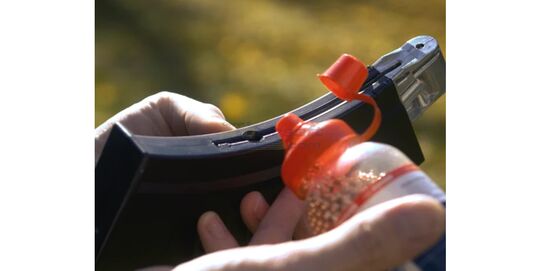 Crosman Copperhead 4.5mm Steel BBs – copper coated precision BBs (2500 pcs) - Crosman Copperhead 4.5mm steel BBs in EZ-Pour bottle.